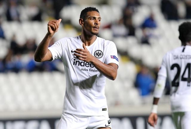  法兰克福前锋转会英超传闻遭俱乐部辟谣否认  