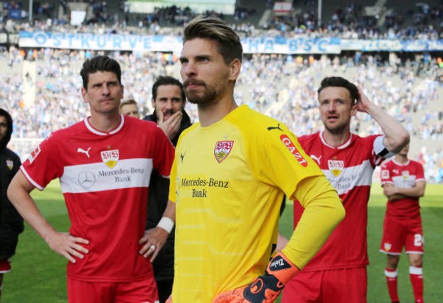  沙尔克04历史性降级引发球迷抗议潮  